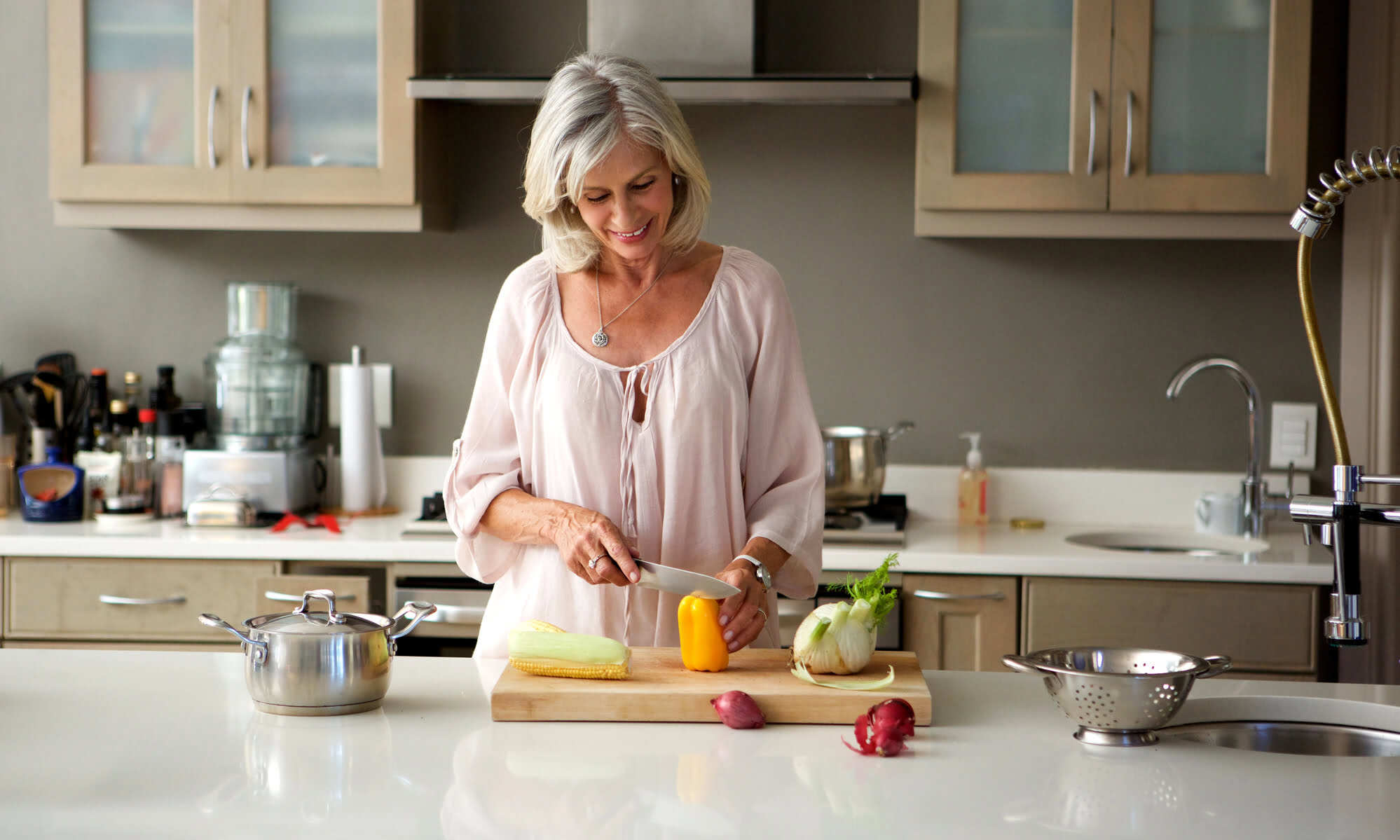 Die richtige Arbeitshöhe erleichtert die Küchenarbeit